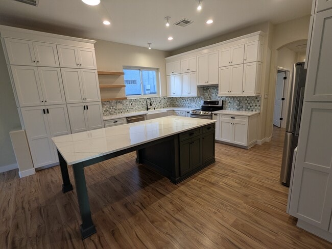 Building Photo - 267 E Smoke Tree Rd