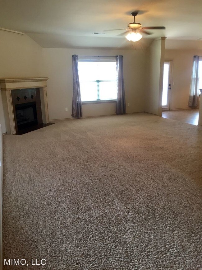 Building Photo - 700 Drover Ln