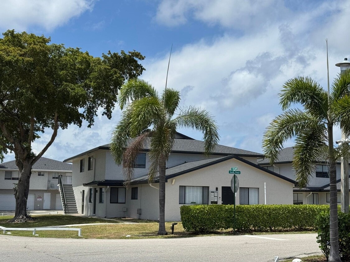 Foto principal - 107 E Tiffany Dr