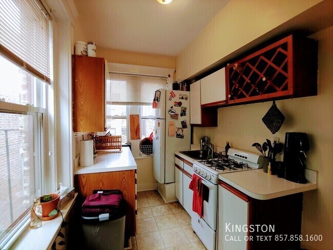 Foto del edificio - 324 Chestnut Hill Ave