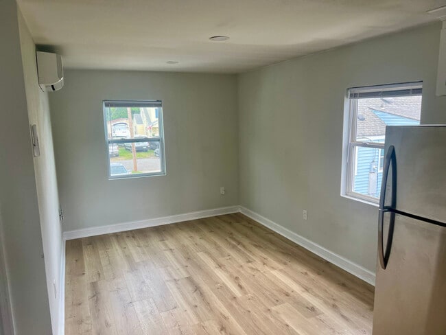 Building Photo - 1042 Paxson Ave
