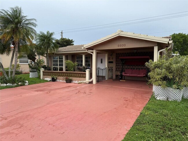 Building Photo - 8600 NW 57th Ct