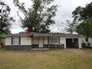 Building Photo - 2327 Plume Dr