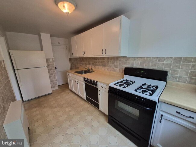 Foto del edificio - 3423 Verner St