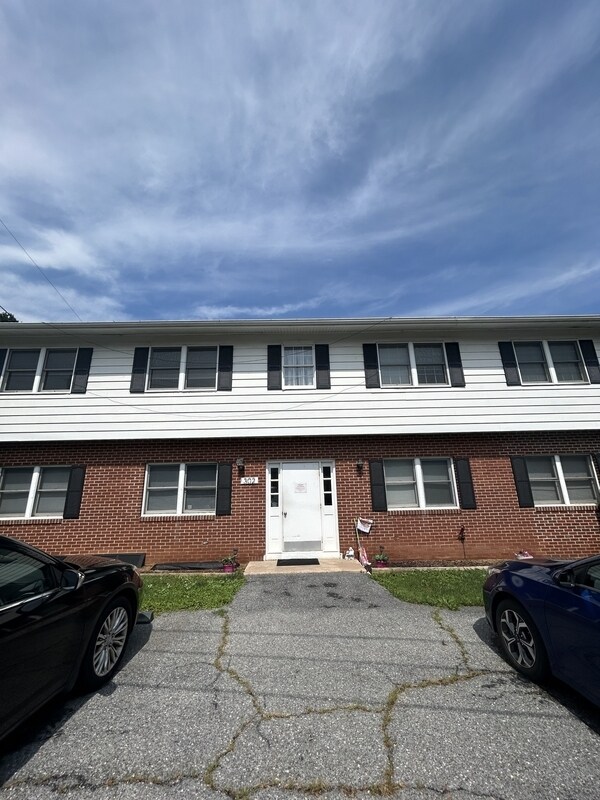 Foto del edificio - 302 Hillside Dr