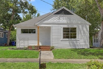 Building Photo - 632 University Ave