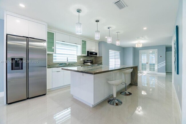 Foto del edificio - 3425 SW 69th Ave