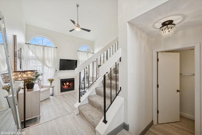 Foto del edificio - 707 Sturnbridge Ln