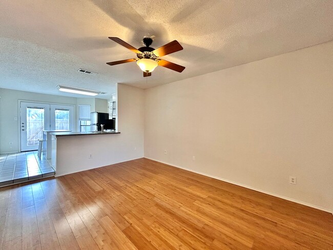 Building Photo - 1411 Gracy Farms Ln