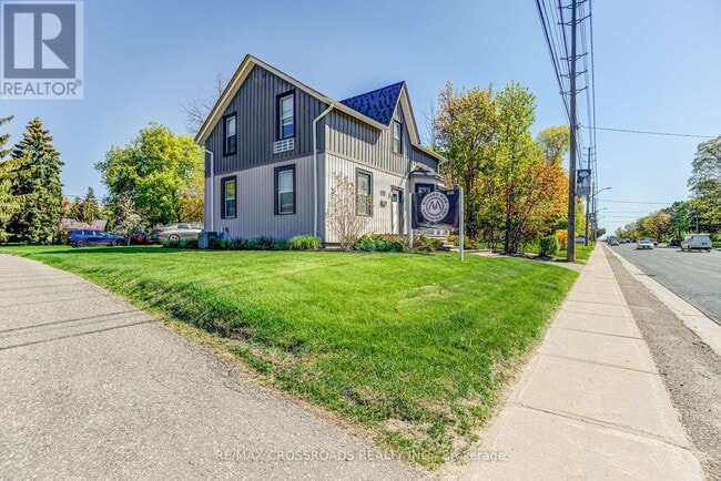Building Photo - 530 Kingston Rd W