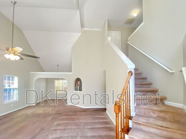 Building Photo - 2743 Lake Park Ridge W