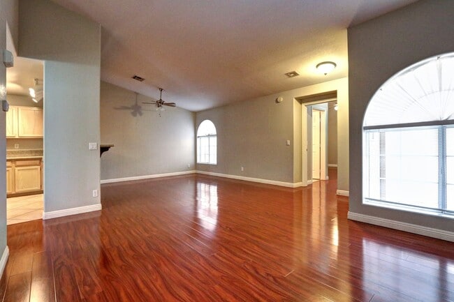 Foto del edificio - 3676 Renovah St