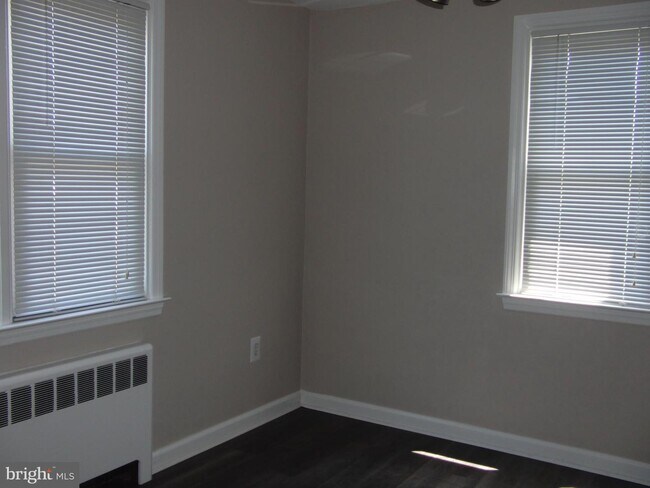 Building Photo - 971 Cornwells Ave