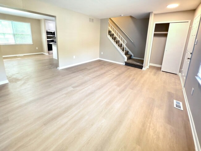 Foto del edificio - 9242 Woodcreek Ct