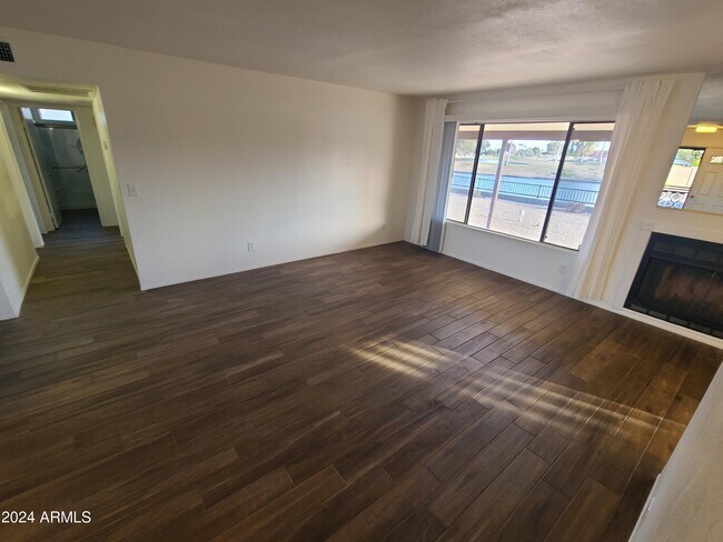 Foto del edificio - 4501 E Walatowa St