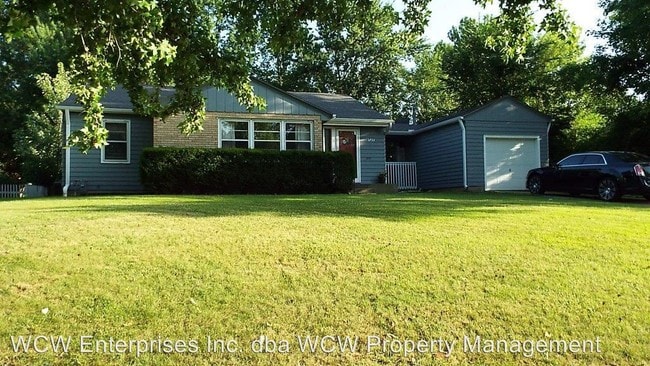 Building Photo - 3733 SW Huntoon St