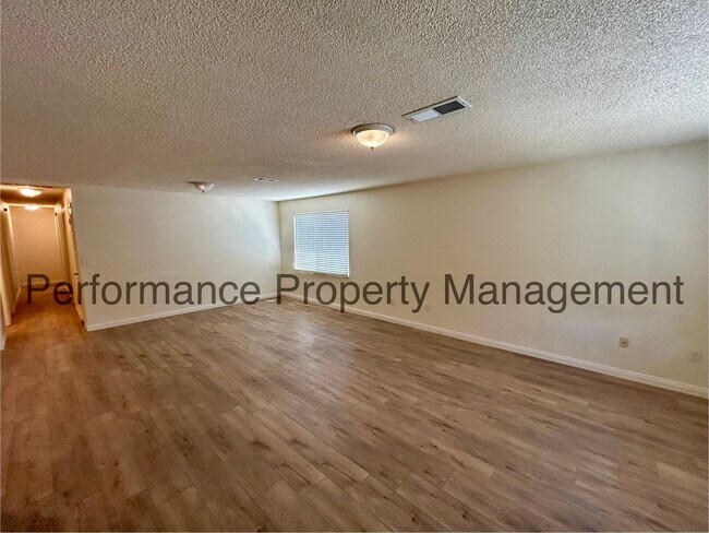 Foto del edificio - Beautifully Remodeled 4 Bed/2 Bath Home in...