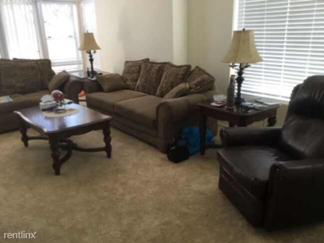 Building Photo - 3 br, 2.5 bath Townhome - 1840 Monserrat Way