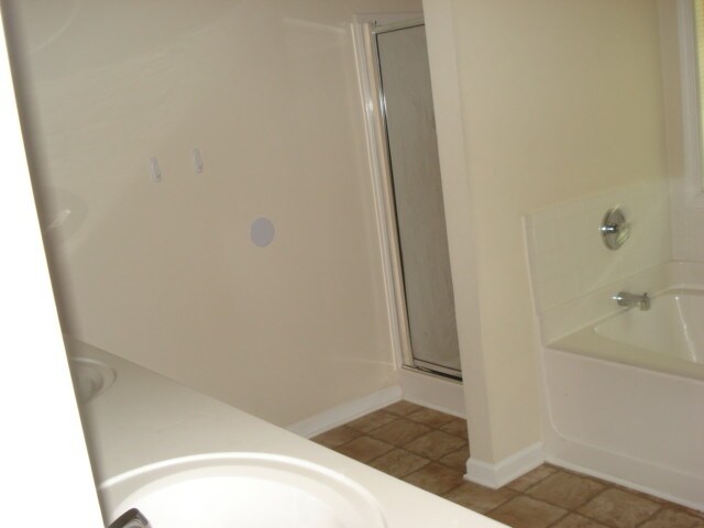 Building Photo - BEAUTIFUL 4 BR, 2.5 BATH IN LIBERTY SQUARE