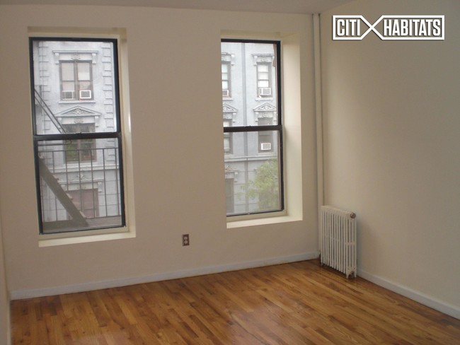 Building Photo - 305 E 119th St