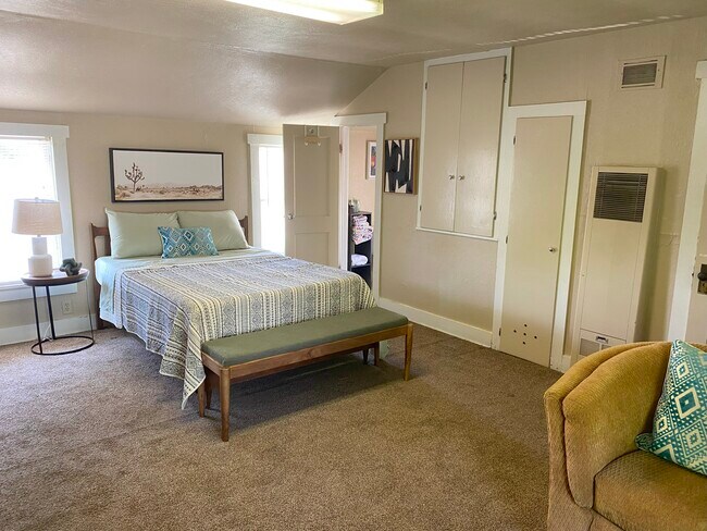 Foto del edificio - 327 E Duffy St