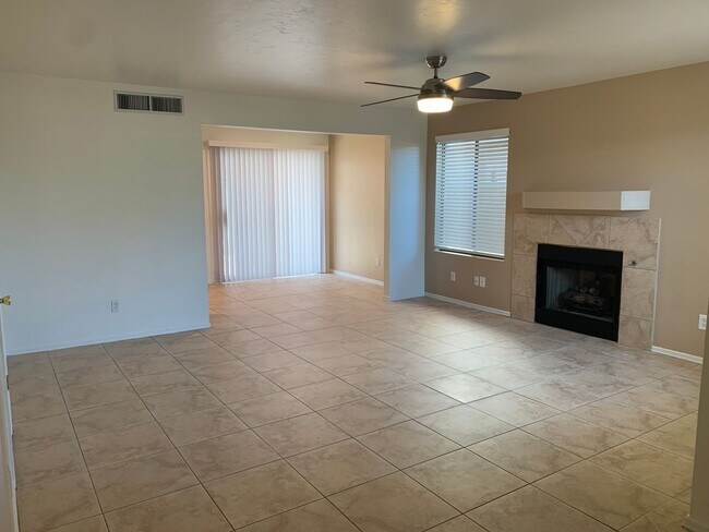 Foto del edificio - 9111 E Broadway Blvd