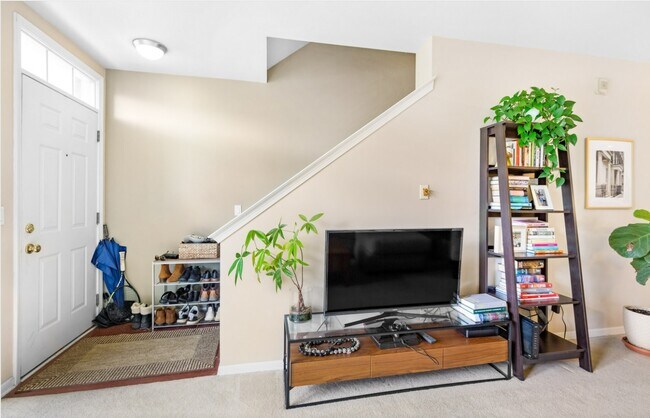 Building Photo - 3027 Camden Dr