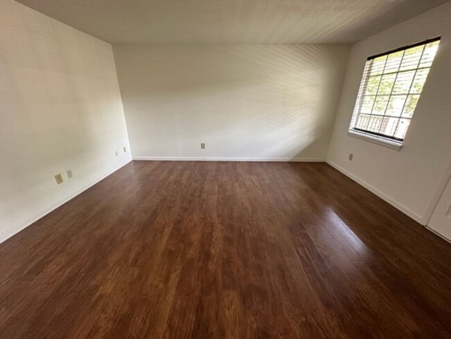 Foto del edificio - 3830 Country Club Rd