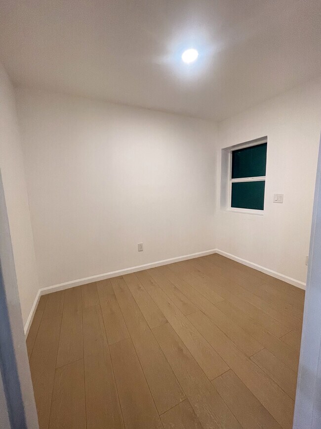 Foto del edificio - 4913 Lynnfield St