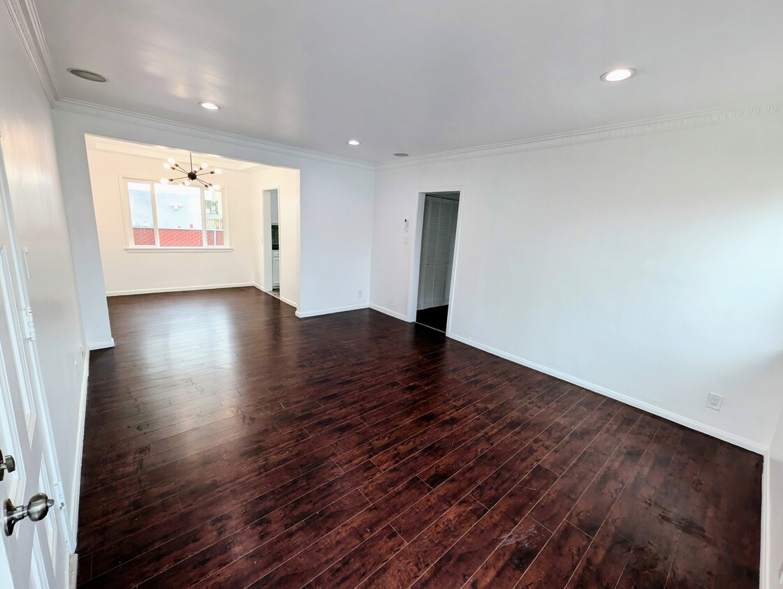 Foto principal - 2127 Carmona Ave