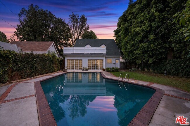 Foto del edificio - 4309 Gentry Ave