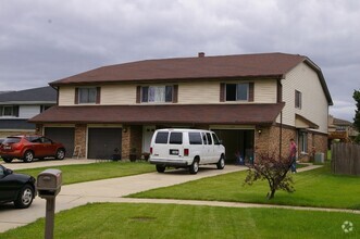 Building Photo - 315 Creekside Dr
