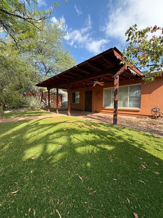 Foto del edificio - HOUSE FOR RENT