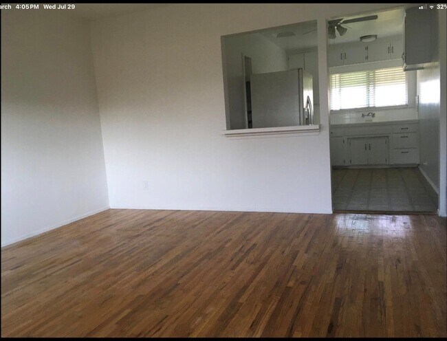 Foto del edificio - 4041 S Centinela Ave