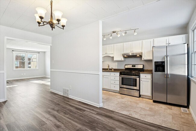 Foto del edificio - Available Now, Recently Renovated 3BD/1BA Twin in Downingtown Borough!