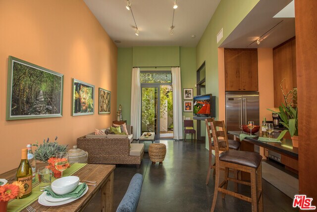 Foto principal - 219 Equestrian Ave