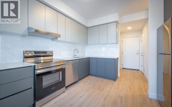 Building Photo - 2590 Lonsdale Ave