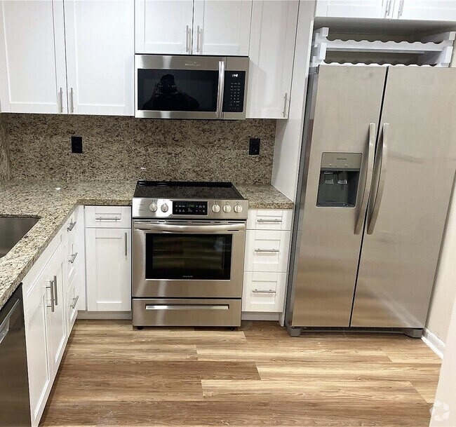 Greenglades Condominiums Apartments under 1,500 Miami, FL 8