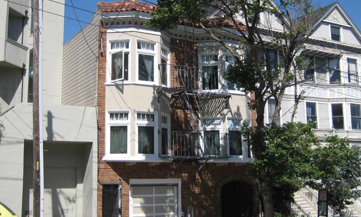 Primary Photo - 654 Castro St