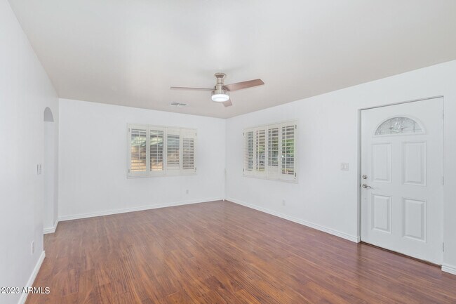 Building Photo - 518 W San Juan Ave