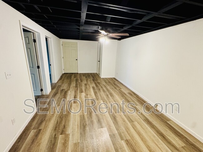 Building Photo - 1310 Missouri 34 - B