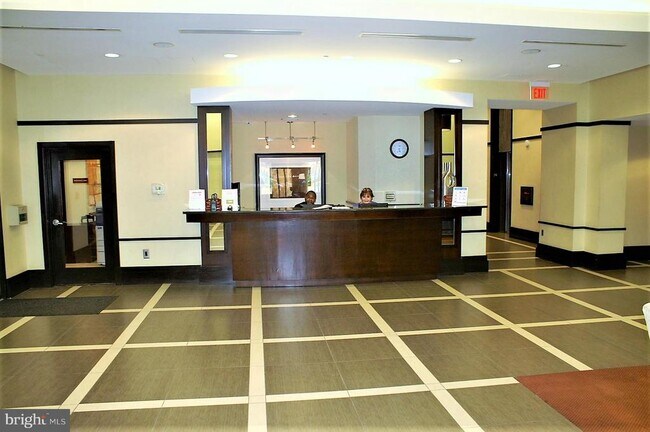 Building Photo - 4500 S Four Mile Run Dr