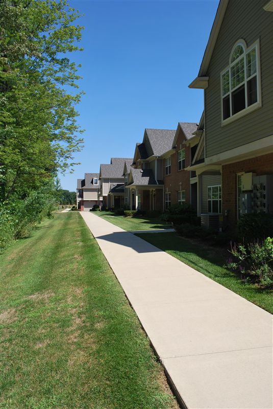 Building Photo - 49092 W Woods Dr