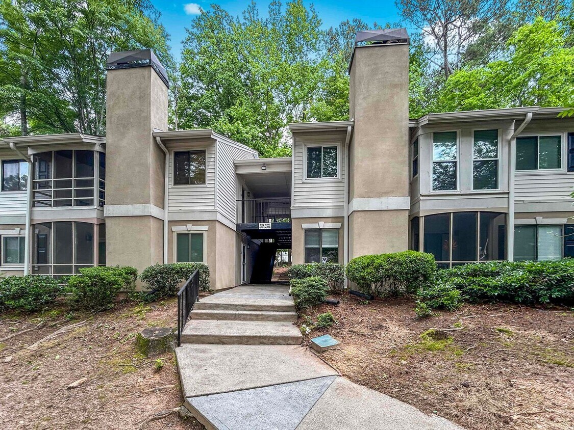 Primary Photo - Charming 1 BR/1 BA Condo in Gated Sandy Sp...