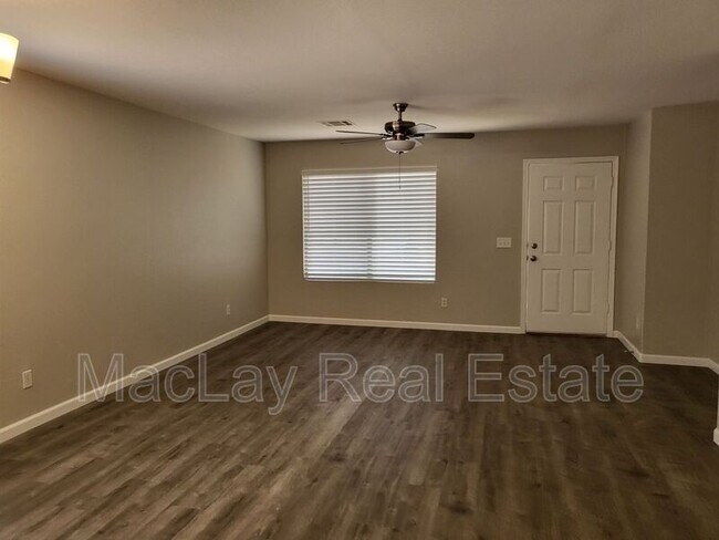 Foto del edificio - 1028 E Graham Ln