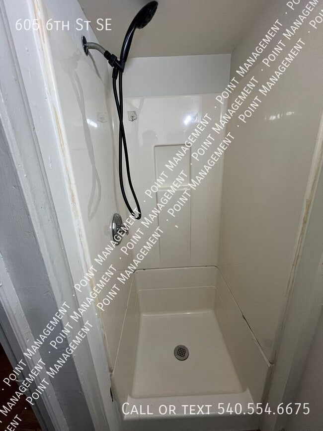 Foto del edificio - 605 6th St SE