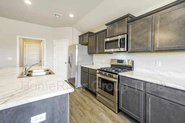 Foto del edificio - 7430 E 158th St S