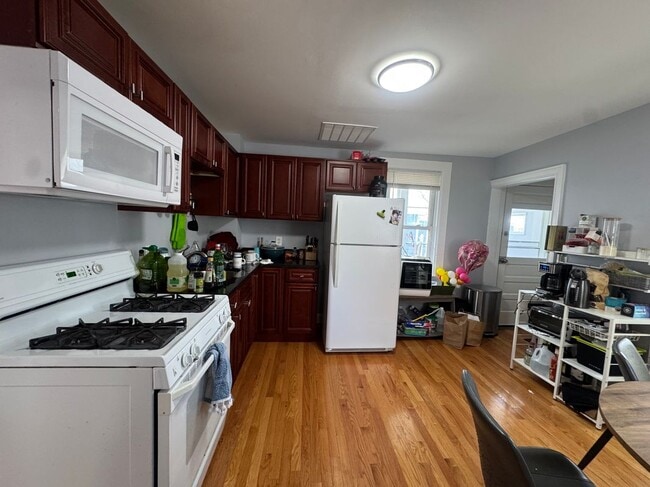 Building Photo - 27 Athol St