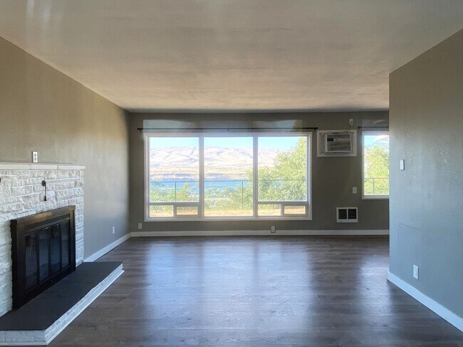 Foto del edificio - 2207 E 10th St