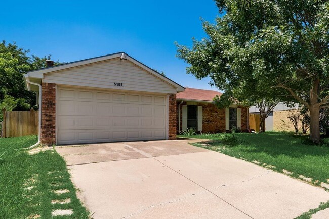 Building Photo - 5105 Aztec Dr